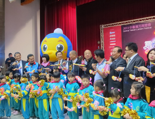 HKETCO Director attends press conference on 2013 Taichung Lantern Festival