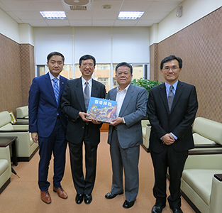 HKETCO Director visits Shih Hsin University